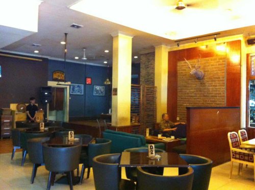 1. Bober Cafe, 2. Bandung Digital Valley (BDV), 3. Eduplex, 4. Digital Innovation Lounge (DiLo), 5. Betang Coffee @Wifi.id Corner, 6. Co&amp;Co, 7. Coffee Toffee, 8. Ruangreka, 9. Caffe Bene, 10. Work@, Top 10+ Tempat di Bandung yang Cocok Buat Ngerjain Tugas