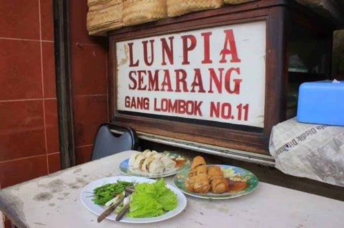 1. Lumpia Gang Lombok, 2. Babat Gongso Pak Karmin, 3. Tahu Gimbal Pak Edi, 4. Lekker Paimo, 5. Tahu Pong Gadjahmada, 6. Mie Kopyok Pak Dhuwur, 7. Nasi Ayam Bu Nyoto, 8. Es Puter Cong Lik, 9. Soto Bokoran, 10. Gulai kambing Bustaman Pak Sabar, Top 10+ Kuliner Legendaris Semarang yang Wajib Kamu Coba