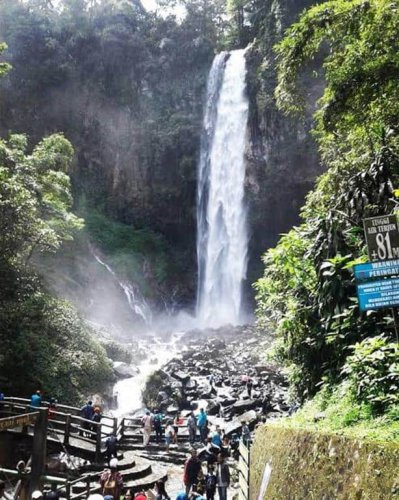 1. Grojogan Sewu, 2. Air Terjun Jumog, 3. Candi Cetho, 4. Taman Balekambang Tawangamangu, 5. Wana Wisata Bukit Sekipan, 6. Gunung Lawu, 7. Cemoro Kandang, Berwisata ke Tawangmangu? Wajib Kunjungi 7 Tempat ini
