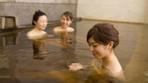 1. Kebiasaan Mandi dan Berendam Sebelum Beranjak Tidur, 2. Tempat Pemandian Umum dan Ofuro, 3. Tidak Mandi pada Pagi Hari, 4. Budaya Inemuri (Tidur Sebentar), 5. Tempat-tempat Inemuri, Top 5+ Kebiasaan Orang Jepang Sebelum Beranjak Tidur dan Inemuri