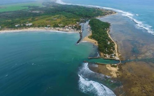 1.Pantai Santolo, 2. Pantai Sayang Heulang&nbsp;, 3. Pantai Cicalobak, 4. Pantai Cijayana&nbsp;, 5. Pantai Cijeruk Indah, 6. Pantai Karang Paranje, 7. Pantai Gunung Geder, 8. Pantai Puncak Guha, 9. Pantai Rancabuaya, 10. Pantai Manalusu, Top 10+ Pantai di Garut yang Masih Alami dan Tersembunyi