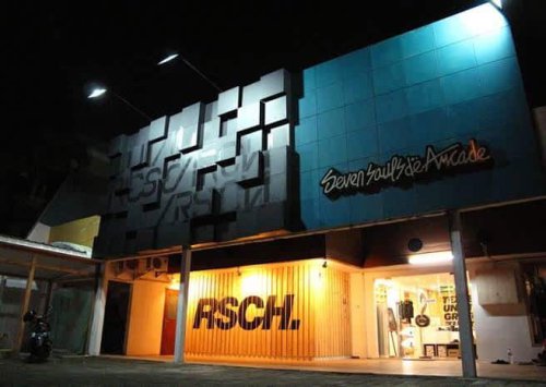 1. UNKL347, 2. RSCH/SCH, 3. Screamous Shophouse, 4. Flashy, 5. Bloods Concept Store, 6. Maternal Disaster Store, 7. Visval Store, 8. Mischief Denim, 9. Pots Meet Pop Denim, 10. United Hart!, Top 10+ Distro Terkenal di Bandung yang Wajib Kamu Datangi