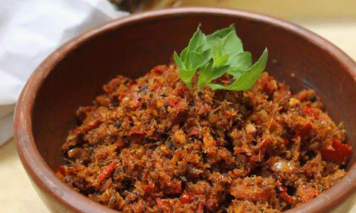 1. Sambal Roa, 2. Cakalang Fufu, 3. Woku Blanga, 4. Dabu-dabu, 5. Tinutuan, 6. Klapertaart, 7. Gohu, 8. Nasi Jaha, 9. Ayam Tuturuga, 10. Pisang Goreng Goroho, Top 10+ Makanan Khas Minahasa yang Dijamin Bikin Ketagihan