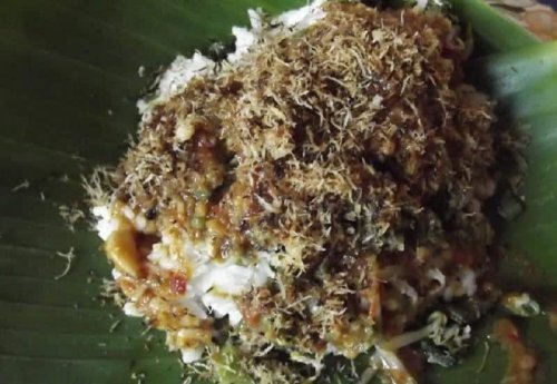 1. Nasi Pager Godong, 2. Bakmie Mbah Kenci, 3. Ayam Pencok, 4. Nasi Jagung, 5. Swike Purwodadi, 6. Sega Pecel Gambringan, 7. Sate Kambing Mbah To, 8. Sayur Becek, 9. Mie Tek Tek, 10. Garang Asem, Inilah 10 Makanan Khas Purwodadi yang Menggugah Selera