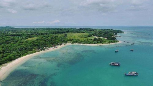 1. Pantai Tanjung Lesung, 2. Sungai Cigenter, 3. Pulau Peucang, 4. Pulau Handeuleum, 5. Pulau Tinjil, 6. Pulau Umang, 7. Taman Hutan Raya Banten, 8. Curug Cinoyong, 9. Gunung Honje, 10. Taman Nasional Ujung Kulon, Yuk, Kunjungi 10 Destinasi Wisata Menarik di Pandeglang Ini!