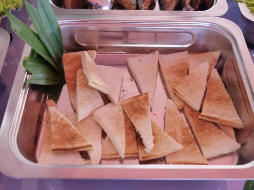 1. Sagu Lempeng, 2. Aunu Senebre, 3. Ulat Sagu, 4. Papeda, Inilah Makanan Khas Suku Asmat yang Menarik untuk Dicoba