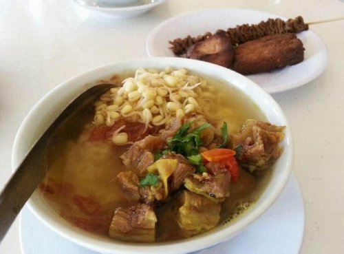 1. Soto Girin, 2. Bothok Mercon, 3. Bakso Rusuk Palur, 4. Sate Kelinci dari Sragen, 5. Sate Kambing, 6. Gathot, 7. Intip Mini, 8. Walangan, 9. Emping Garut, 10. Tongseng Pak Noto, Top 10+ Makanan Khas Sragen yang Wajib untuk Dicicipi