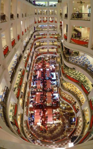 1. Pavillion Kuala Lumpur, 2. Berjaya Times Square, 3. Mid Valley Megamall, 4. Sungei Wang Plaza, 5. Low Yat Plaza Shopping Mall, 6. The Gardens Mall, 7. Starhill Gallery, 8. Suria KLCC, 9. Quill City Mall, 10. NU Sentral, Ingin Wisata Belanja di Kuala Lumpur? Datang ke 10 Mall Ini!