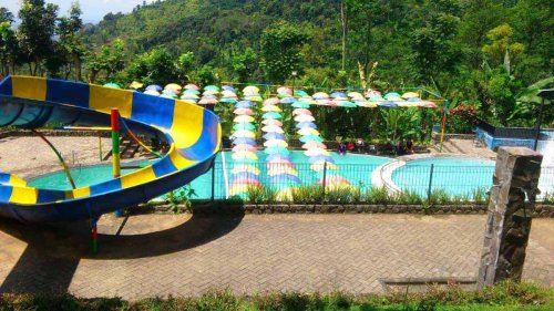 1. Duyung Trawas Hill, 2. Air Terjun Dlundung, 3. Candi Jolotundo, 4. Fresh Green Trawas, 5. Villa Puncak Trawas, 6. PPLH Seloliman, 7. Bumi Perkemahan Dlundung, 8. Gunung Welirang, 9. Gunung Penanggungan, Yuk, Keluyuran ke 9 Tempat Wisata di Trawas Jawa Timur