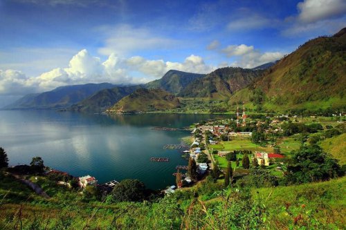Keluyuran ke Danau Toba, Kunjungi 10 Tempat Wisata di Parapat!