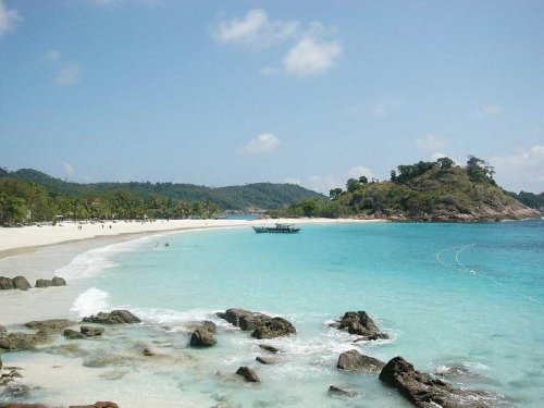 1. Pantai Pasir Panjang, 2. Pantai Batu Burung, 3. Pantai Kura-Kura, &nbsp;4. Pantai Palm Beach, 5. Pantai Tanjung Bajau, 6. Pantai Pasir Pendek, 7. Sinka Island Park, Top 7+ Pantai di Singkawang dengan Pemandangan yang Memikat