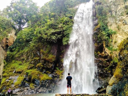 1. Curug Bidadari, 2. Curug Leuwi Cibaliung, 3. Curug Leuwi Hejo, 4. Curug Barong, 5. Curug Leuwi Lieuk, 6. Curug Bojong Koneng, 7. Curug Putri Kencana, 8. Curug Kalimata, 9. Curug Love, 10. Curug Hordeng, Yuk, Kunjungi 10 Curug di Sentul yang Memanjakan Mata Ini!