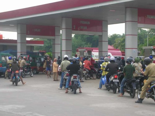 1. Antrian Panjang SPBU, 2. Toilet Umum Dadakan , 3. Rest Area Dipenuhi Pengunjung , 4. Motor Membawa Banyak Barang dan Penumpang, 5. Banyak Posko dengan Berbagai Fasilitas Menarik, 6. Pedagang Asongan di Kemacetan, 7. Tulisan Lucu di Kendaraan , 8. Muncul Warung-Warung Dadakan, 9. Lautan Sepeda Motor, 10. Banyaknya Liputan dari Berbagai Media, Top 10+ Hal Unik yang Biasa Ditemui Saat Mudik Lebaran