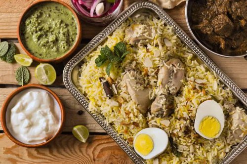 1. Sofiyani Biryani, 2. Tikka Samosa (Samosa Ayam), 3. Tandoori Cutlet, 4. Kebab Ghilafi, 5. Roti Gulung Pakistan, 6. Karachi Falooda, Top 6+ Masakan Khas Pakistan yang Jadi Favorit Saat Ramadhan