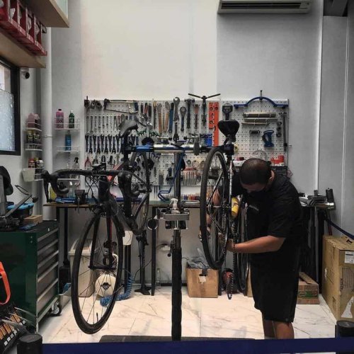 1. Rodalink Bandung Otista, 2. Toko Sepeda Sinar Mulya, 3. Monkey Cycle Bandung, 4. Toko Sepeda Cahaya Golden, 5. Toko Sepeda Kemenangan, 6. Toko Sepeda Nets, 7. Polygon Authorized Dealer, 8. Toko Sepeda Venus Bike, 9. TRB Bike, 10. Toko Sepeda Ipunk, Inilah 10 Toko Sepeda yang Recommended di Kota Bandung
