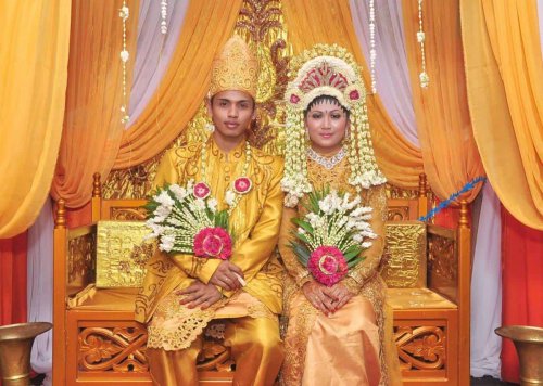 1. Babaju Kun Galung Pacinan, 2. Baamar Galung Pancaran Matahari, 3. Babaju Kubaya Panjang, 4. Bagajah Gamuling Baular Lulut, 4 Pakaian Adat Kalimantan Selatan yang Masih Lestari