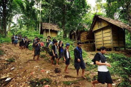 1. Baju Pangsi Banten , 2. Pakaian Suku Baduy Dalam, 3. Pakaian Suku Baduy Luar, 4. Pakaian Adat Pengantin , 4 Pakaian Adat Banten yang Unik dan Penuh Sejarah