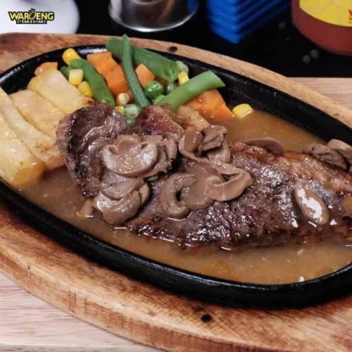 1. Rib Eye Import New Zealand, 2. Wagyu Steak, 3. Blackpepper Steak, 4. Sirloin Double, 5. Tenderloin Single, 6. Chicken Pepper, 7. Chicken Single, 8. Steak Waroeng, 9. Calamary , 10. Beef Ricebox, 11. Saikoro, 12. Dory Grill, 13. Beef Slice Cheese Sauce, 14. Milkshake, 15. Orange Float, Inilah Deretan Menu Terenak di Waroeng Steak &amp; Shake