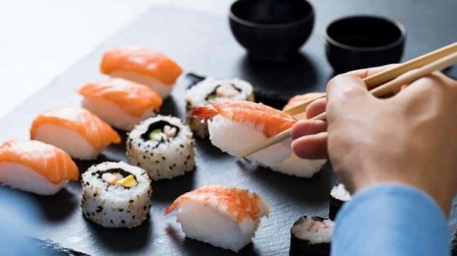 Alasan Kenapa OTW Sushi Menjadi Favorit, Menu OTW Sushi, 1. Crunchy Roll, 2. Paket OTW OK, 3. Salmon Spicy Roll, 4. Red Riot Roll, 5. Black Dragon Roll, 6. Salmon Mentai Roll, 7. Salmon Maki, 8. Tomyum Ramen, 9. Mozarice Mentai Chicken Katsu, 10. Mix Special Festival, Top 10+ Menu OTW Sushi Paling Enak Yang Wajib Dicicipi