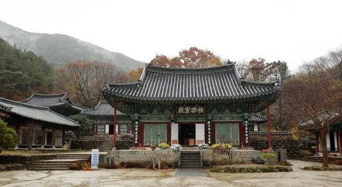 1. Kuil Cheoneunsa, 2. Kuil Bulguksa, 3. Kuil Haedong Yonggung, 4. Kuil Bongeunsa, 5. Kuil Suguksa, 6. Kuil Beomeosa, 7. Kuil Jogyesa, 8. Kuil Hwagyesa, 9. Kuil Guinsa, 10. Kuil Gakwonsa, Top 10+ Kuil Terkenal di Korea Selatan yang Bersejarah