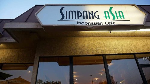 1. Simpang Asia - Los Angeles, 2. Tempo Doeloe - Amsterdam, 3. Bagus Indonesian Kitchen - Jepang, 4. Warung Barokah - Amsterdam, 5. Warung Pojok - Sydney, 6. Borneo A Paris - Perancis, 7. Sky Cafe - New York, 8. Betawi Restoran - Spanyol, 9. Nusantara Restoran - Jerman, 10. Warung Jakarta - Polandia, Top 10+ Restoran Indonesia yang Terkenal di Luar Negeri