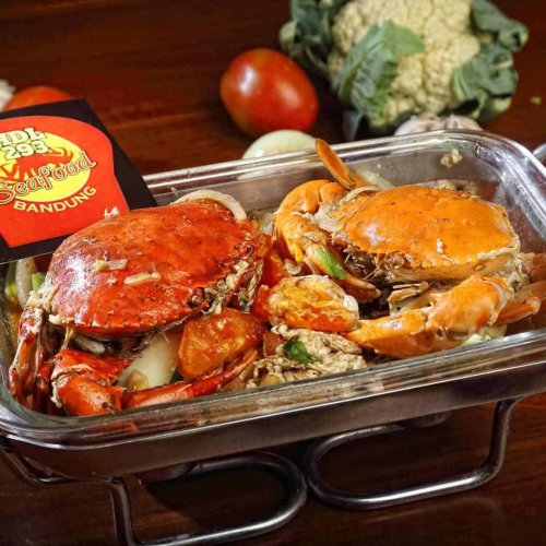 1. Kepiting Saus Padang, 2. Kerang Dara Saus Lada Hitam, 3. Sapo Tahu Komplit, 4. Ikan Baronang Bakar, 5. Udang Goreng Tepung, 6. Kerang Kapak Rica-Rica, 7. Cah Kangkung Komplit, 8. Tom Yum Seafood, 9. Nasi Goreng Seafood, 10. Cumi Saus Padang, Top 10+ Menu HDL Cilaki Paling Enak untuk Para Pencinta Seafood