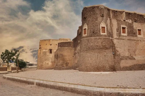 1. Kota Bersejarah Zabid, 2. Kota Tua Sana&rsquo;a, 3. Kota Benteng Shibam, 4. Kepulauan Socotra, 5. Situs Arkeologi Marib, 6. Kota Bersejarah Saada, 7. Kota Bersejarah Thula, 8.&nbsp;Madrasah Amiriya dari Rada, 9. Jibla dan Sekitarnya, 10. Jabal Haraz, Top 10+ Warisan Dunia yang Ada di Yaman Hingga Saat Ini