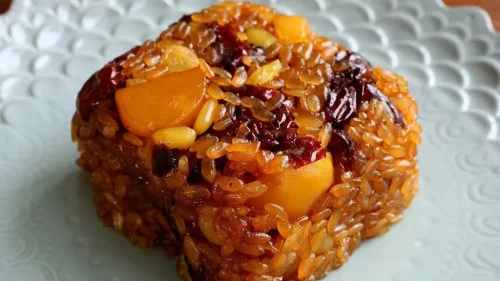 1. Yaksik, 2. Songpyeon, 3. Ggul Tteok, 4. Dasik, 5. Bungeo-ppang, 6. Hotteok, 7. Kkul-Tarae, 8. Hodu-gwaja, 9. Yakgwa, 10. Patbingsu, Top 10+ Makanan Manis Korea yang Sweet Tooth, Wajib Coba!