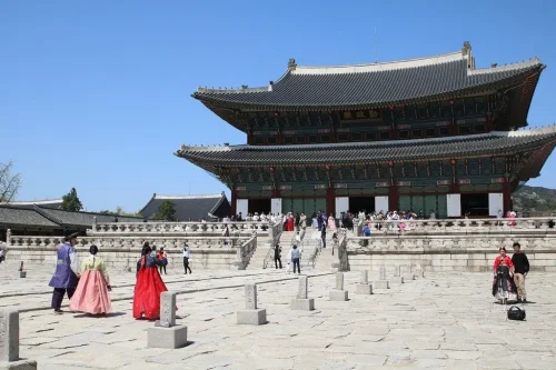 1. Gyeongbokgung, 2. Changdeokgung, 3. Deoksugung, 4. Changgyeonggung, 5. Gyeonghuigung, 6. Gyeongju Donggung dan Wolji Pond, 7. Unhyeongung, Top 7+ Istana di Korea Selatan dengan Arsitektur yang Memukau