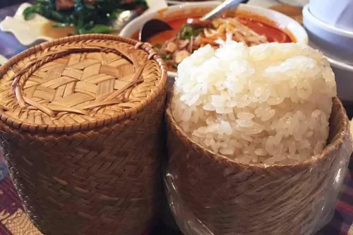 1. Khao Niew, 2. Laap, 3. Sai Oua, 4. Mok Kai, 5. Soop Pak, 6. Khao Piak Sen, 7. Tam Mak Hoong, 8. Muu Haeng, 9. Or Lam, 10. Khao Piak Khao, Top 10+ Makanan Khas Laos, Kelezatan yang Mesti Kamu Coba