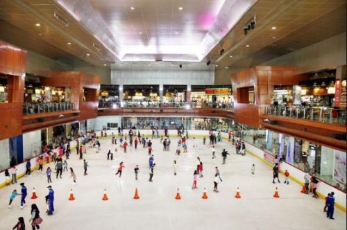 1. Mall Taman Anggrek, 2. Mall Ciputra, 3. Puri Indah Mall, 4. Mall Taman Palem, 5. NEO SOHO Mall, 6. Mall Central Park, 7. Seasons City Trade Mall, 8. Glodok Plaza, 9. Lippo Mall Puri, 10. Mall Daan Mogot, Top 10+ Mall di Jakarta Barat yang Wajib Kamu Kunjungi!