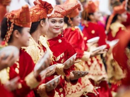 Makna Dibalik Kata Limpapeh, Bagian-Bagian Pakaian Adat Padang, Bagian Pakaian Adat Wanita Padang, Bagian Pakaian Adat Laki-Laki Padang, Inilah Pakaian Adat Padang dan Aksesorisnya yang Sarat Makna