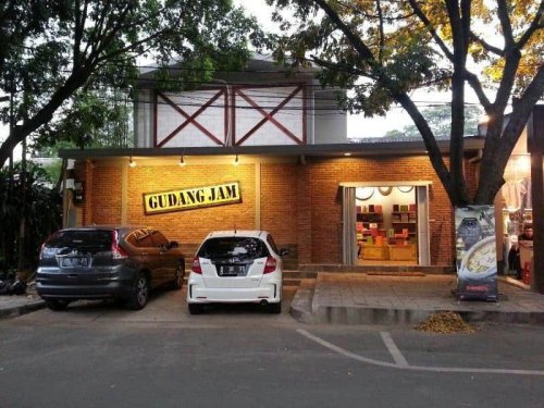1. Gudang Jam Ternate, 2. Central Watch, 3. Gudang Jam Supercenter, 4. Gudang Jam Tangan Hampton Watch, 5. Pusat Jam Tangan di Jl. ABC, 6. Toko Sami Jaya, 7. Toko Jam Bintang Mas, Inilah Daftar Toko Jam Tangan Terlengkap di Bandung