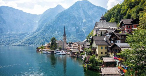 1. Popeye Village, Malta, 2. Hallstatt, Austria, 3. Cinque Terre, Italy, 4. Bibury, Inggris, 5. Shirakawa-go, Japan, 6. Giethoorn, Belanda, 7. Ping&rsquo;an Village, China, Top 7+ Desa Terindah di Dunia, Pemandangan Alam Jadi Daya Tariknya