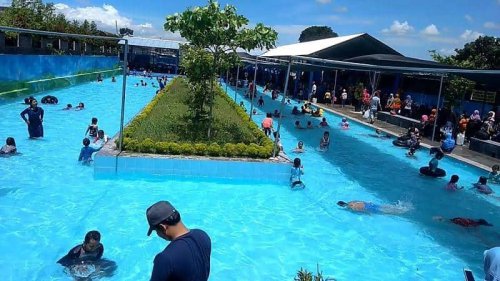 1. Kolam Renang Pesona Alam Tirta, 2. Kolam Renang Taman Air Pancingan 100 Janti, 3. Kolam Renang Waterpark Pluneng, 4. Kolam Renang Prilon Ketandan, 5. Waterboom Umbul Cokro Tulung, 6. Tirtonirmolo Waterpark Galuh, 7. Kolam Renang Ponggok Ciblon, 8. Kolam Renang Tirta Yudha Bakti, 9. Kolam Renang Umbul Siblarak, 10. Kedungan Waterpark, Top 10+ Kolam Renang di Klaten untuk Liburan yang Lebih Segar