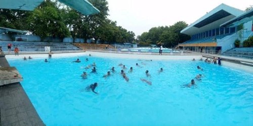 1. Kolam Renang Teratai, 2. Kolam Renang FIK UNP, 3. Kolam Renang ABG (Air Dingin Batu Gadang), 4. Kolam Renang Adzkia, 5. Water Park Christine Hakim Idea Park (CHIP Water Park), 6. Mifan Padang Panjang, Hobi Berenang? Yuk, ke 6 Kolam Renang di Padang Ini!