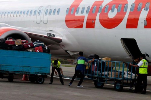 1. Lion Air, 2. Sriwijaya Air, 3. Batik Air, 4. Citilink, 5. Garuda Indonesia, 6. Air Asia, 7. Scoot, Batas Ukuran dan Berat Koper Kabin di 7 Maskapai Indonesia