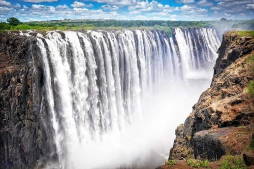 1. Taman Nasional Laut Papahānaumokuākea &ndash; Hawaii, 2. Taman Nasional Northeast Greenland &ndash; Greenland, 3. Taman Nasional The Kavango Zambezi Transfrontier Conservation Area, 4. Taman Nasional Phoenix Islands &ndash; Republik Kiribati, 5. Taman Nasional Great Barrier Reef Marine Park &ndash; Australia, 6. Taman Nasional Galapagos Marine Reserve &ndash; Ekuador, 7. Taman Nasional The Great Limpopo Transfrontier Park &ndash; Mozambik, 8. Taman Nasional Arctic National Wildlife Refuge &ndash; Alaska, Amerika Serikat, 9. Taman Nasional Yukon Delta National Wildlife Refuge &ndash; Alaska, Amerika Serikat, 10. Taman Nasional Queen Maud Gulf Migratory Bird Sanctuary &ndash; Kanada, Top 10+ Taman Nasional di Dunia dengan Luas yang Menakjubkan