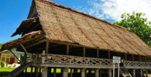 Inilah Keunikan Rumah Adat Baileo, Rumah Suku Huaulu Maluku