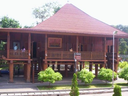 Rumah Adat Lampung Punya Nama Unik, Material dan Konstruksi Rumah Nuwow Sesat, Bagian-Bagian Rumah Nuwow Sesat, Jenis-Jenis Rumah Nuwow Sesat, 5. Lamban Pesagi&nbsp;, Menjelajah 5 Rumah Adat Lampung yang Sangat Unik