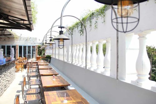 Top 10+ Caf&eacute; Rooftop di Surabaya dengan Pemandangan yang Memukau