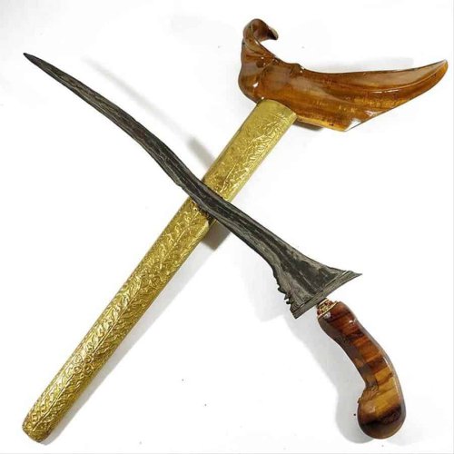 1. Keris, 2. Plintheng, 3. Thulup, 4. Tombak Kyai Pleret, 5. Khudi, 6. Wedhung, 7. Condroso, Top 7+ Senjata Tradisional Jawa Tengah yang Menarik Diketahui