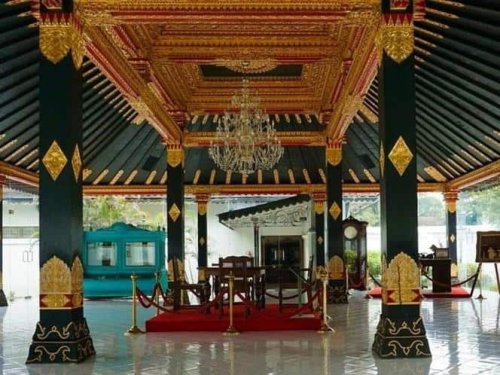 1. Rumah Adat Bangsal Kencono, 2. Rumah Adat Yogyakarta Kampung, 3. Rumah Adat Limasan, 4. Rumah Panggang-Pe, 4 Jenis Rumah Adat Yogyakarta dan Ciri Khas yang Unik