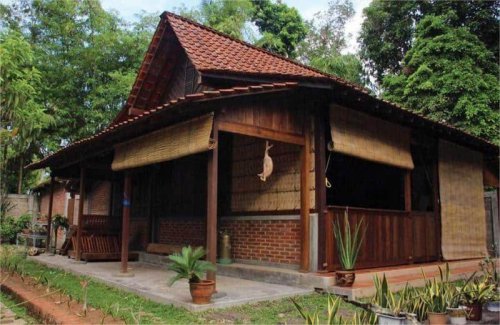 1. Imah Badak Heuay, 2. Imah Togog Anjing, 3. Rumah Adat Jolopong, 4. Imah Julang Ngapak, 5. Rumah Adat Kasepuhan, 6. Imah Perahu Kumureb, 7. Imah Capit Gunting, 8. Saung Ranggon, Top 8+ Rumah Adat Jawa Barat yang Bisa Jadi Inspirasi untuk Hunian