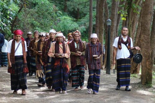 1. Pakaian Adat suku Rote, 2. Pakaian Ada Suku Dawan, 3. Pakaian Adat Suku Sabu , 4. Pakaian Adat Suku Helong, 5. Pakaian Adat Suku Sumba, 6. Pakaian Adat Suku Lio&nbsp;, 7. Pakaian Adat Suku Manggarai, 8. Pakaian Adat Suku Kabola, 9. Pakaian Adat Suku Abui, 10. Pakaian Adat Suku Sikka, Top 10+ Pakaian Adat NTT yang Kaya dengan Tenun Ikatnya