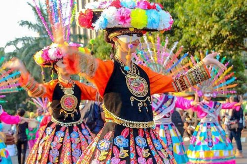 1. Tari Yapong, 2. Tari Zapin Betawi, 3. Tari Topeng Betawi, 4. Tari Nandak Ganjen, 5. Tari Lenggang Nyai, 6. Tari Renggong Manis, 7. Tari Sirih Kuning, 8. Tari Cokek, 9. Tari Blantek, 10. Tari Ngarojeng, Top 10+ Tarian Adat Betawi yang Jadi Bukti Akulturasi Budaya