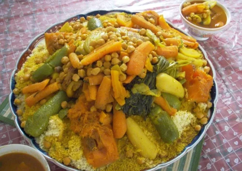 1. Couscous, 2. Msemen, 3. Harira, 4. Tagine, 5. Rfisa, 6. Pastila, 7. Tanjia, 8. Briwat, 9. Mechoui, 10. Brochette, Top 10+ Makanan Khas Maroko, Kelezatan Eksotis yang Mendunia