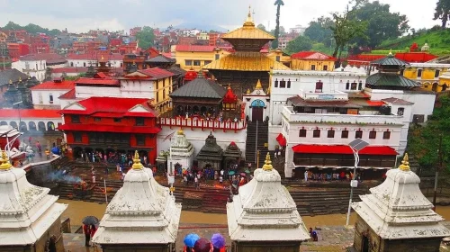 1. Kuil Pashupati Nath, 2. Danau Phewa, 3. Museum Patan, 4. Bhaktapur Durbar Square, 5. Taman Nasional Chitwan, 6. Lumbini, 7. Kumari Ghar, 8. Nagarkot, 9. Lembah Pokhara, 10. Stupa Boudhanath, Top 10+ Tempat Wisata di Nepal yang Jadi Favorit Para Wisatawan