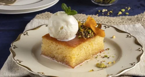 1. Revani, 2. Melomakarona, 3. Kourabiedes, 4. Tulumba, 5. Galaktoboureko, 6. Melopita, 7. Rizogalo, 8. Baklava, 9. Loukoumades, 10. Sokolatopita, Top 10+ Dessert Khas Yunani untuk Para Penggemar Makanan Manis