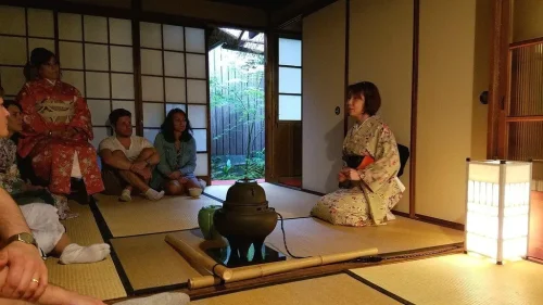 1. Sejarah Teh serta Upacaranya di Jepang, 2. Dilakukan di Cha-Shitsu, 3. Bapak Upacara Minum Teh, 4. Sen no Rikyu, Penyempurna Upacara Minum Teh, 5. Bahan dan Alat yang Dibutuhkan dalam Upacara, 6. Ruangan Upacara Minum Teh, 7. Etika Minum Teh, 8. Ekspresi Upacara Minum Teh, Inilah 8 Fakta Upacara Minum Teh di Jepang yang Mendunia